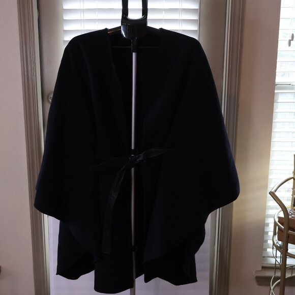 Vince Wool Cape with Leather Belt Detail – Timeless Black Elegance  US Size S - Picture 1 of 13